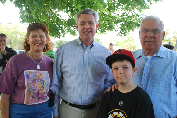 Photo of Commissionr Leadholm with local lawmakers at the NAMI Walk