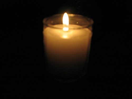 lit yahrzeit candle