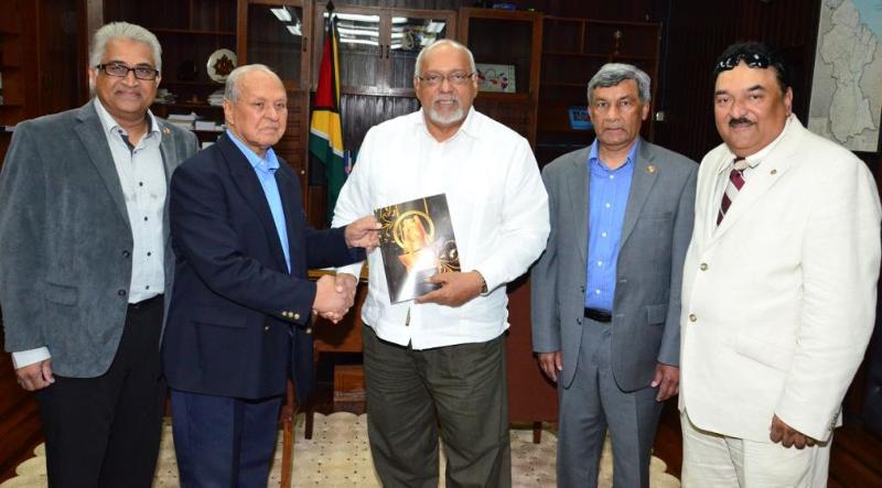 PIO Mounumnet in Guyana - GOPIO Group with Guyana President Ramotar
