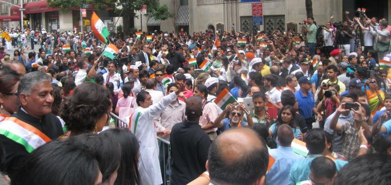 Grand Marshal Vidya Balan Greeting Huge Crowd at India Day Parade.8.18.2013