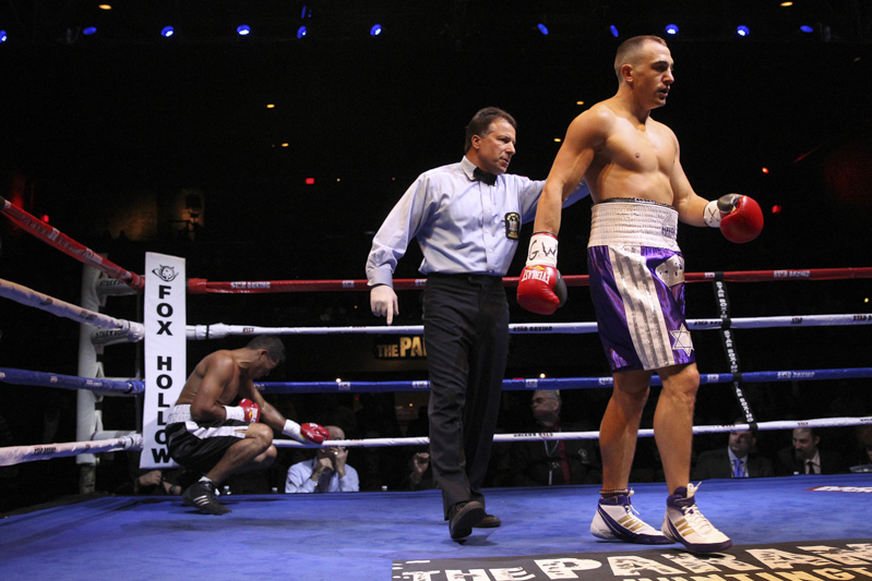 SELDIN STOPS ACUNA IN 7TH AT THE PARAMOUNT IN HUNTINGTON, NEW YORK