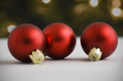 3-red-ornaments.jpg