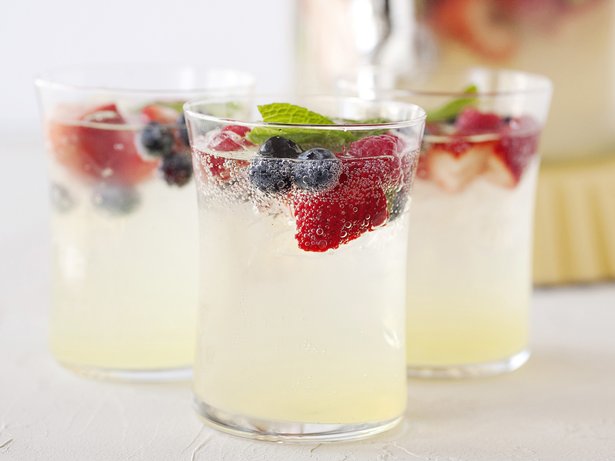 Lemonade with Berries