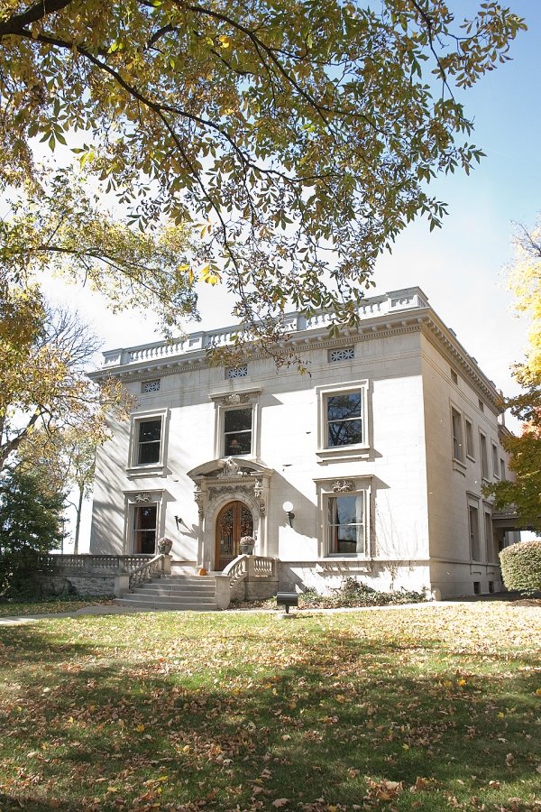 Levely Mansion